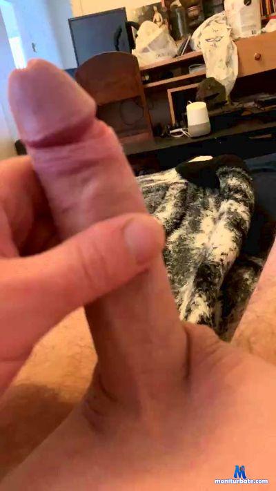 goodboy0077 cam4 straight performer from Canada  