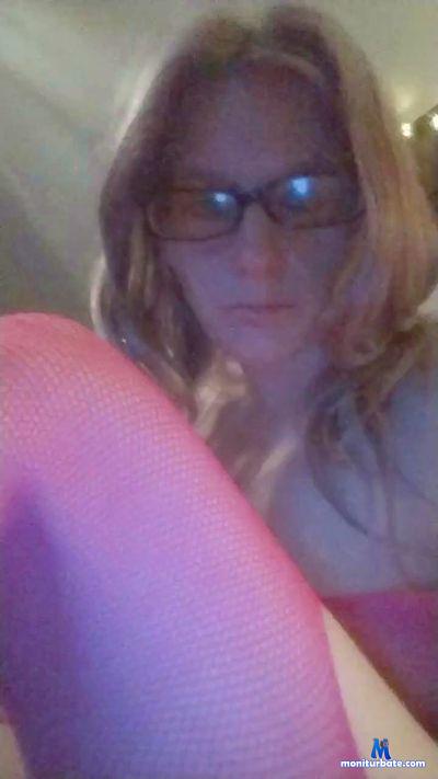 Harleyrayne3 cam4 bisexual performer from United States of America smoke solo toys music PnP 