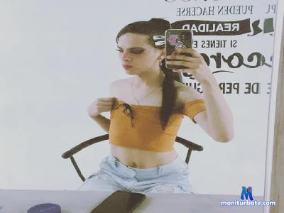 dahiana_hellex cam4 bisexual performer from United States of America  