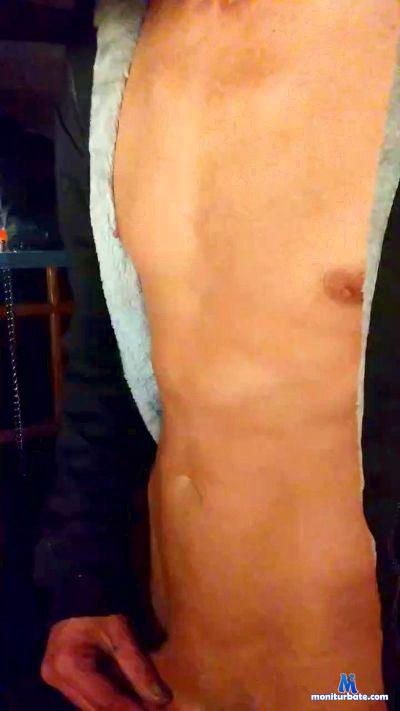 tbone97 cam4 bicurious performer from United Kingdom of Great Britain & Northern Ireland  