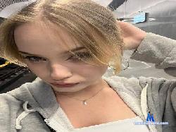EasterCharton cam4 live cam performer profile