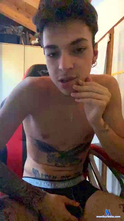 riccardosss cam4 straight performer from Republic of Italy  