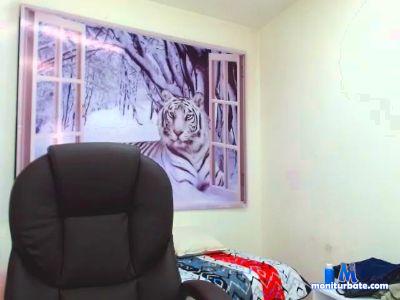 Mia_CuMMMing cam4 bicurious performer from Canada lovense babe cumshow 