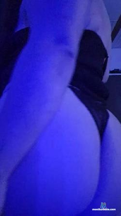 Emi_94 cam4 live cam performer profile