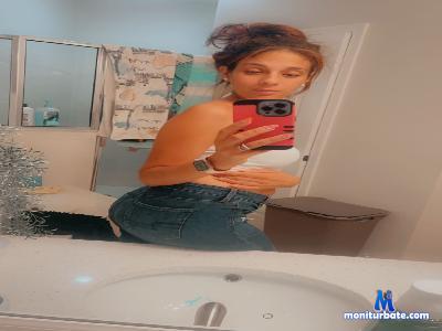 Yarilicious86 cam4 straight performer from United States of America masturbation smoke striptease 