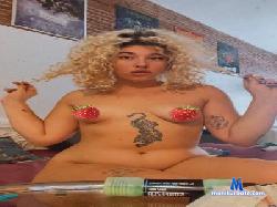 akagoldencurls cam4 live cam performer profile