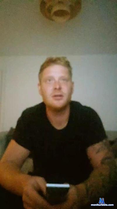 bighen123 cam4 bicurious performer from United Kingdom of Great Britain & Northern Ireland  