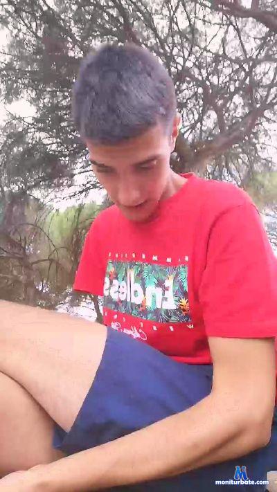 Kingunner18 cam4 bicurious performer from Kingdom of Spain  
