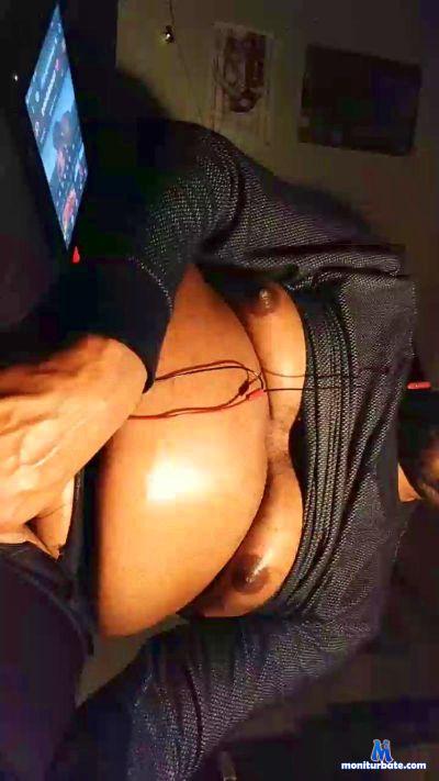 brownbootie cam4 bisexual performer from United States of America  