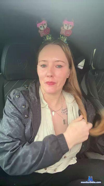 Plushpie cam4 bisexual performer from United Kingdom of Great Britain & Northern Ireland milk milf piercings tits curvy 