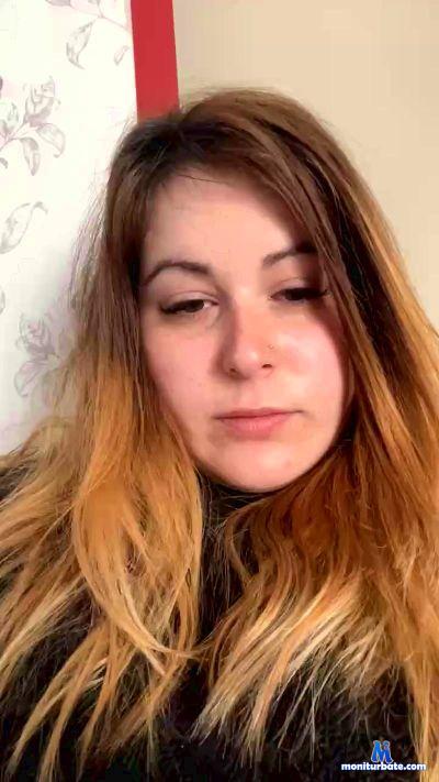 Linanam cam4 bisexual performer from French Republic  