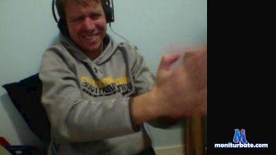 roberto8101 cam4 bisexual performer from Republic of Italy  