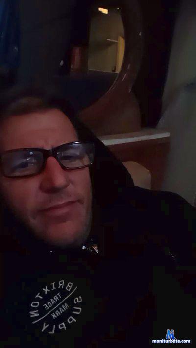Ursextoy76 cam4 straight performer from United States of America comfortably numb 