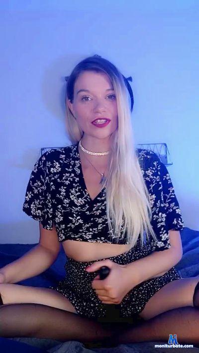Kittoucharme cam4 bicurious performer from French Republic bigass masturbation amateur feet ass pussy squirt 