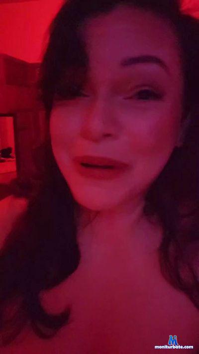 Elaynah cam4 straight performer from United States of America  