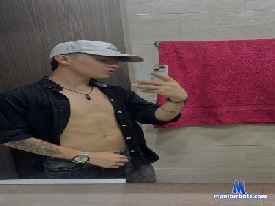 kingwilliams1 cam4 bisexual performer from Republic of Colombia smoke cum armpits milk 