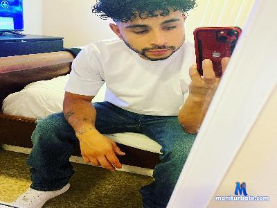 Uonlylivejuance cam4 bisexual performer from United States of America  