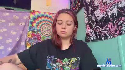 sillygoose69 cam4 bisexual performer from United States of America amateur feet ass pussy cute smoke squirt 