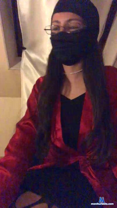 Lina18ans cam4 bicurious performer from French Republic  