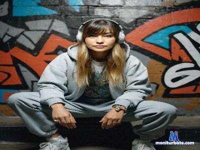 SaraChristine69 cam4 bisexual performer from Canada  