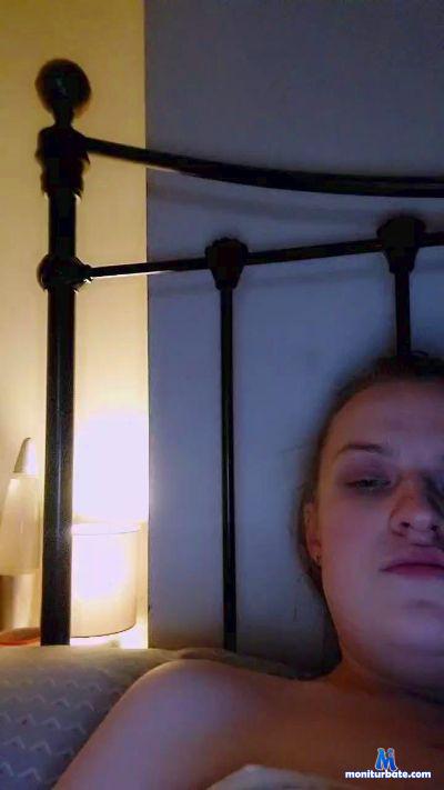clairebear5 cam4 bisexual performer from United Kingdom of Great Britain & Northern Ireland Bigflaps 