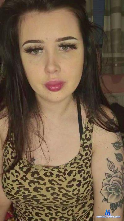 selenatsg cam4 bisexual performer from Kingdom of the Netherlands  