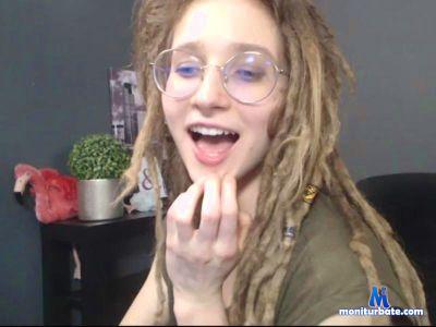 KEIRA_kinky cam4 straight performer from United Kingdom of Great Britain & Northern Ireland bdsm feet C2C armpits cei joi mistress 