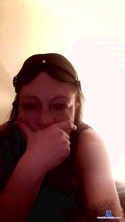 32DDS cam4 bicurious performer from United Kingdom of Great Britain & Northern Ireland amateur 