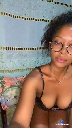 laynah21 cam4 live cam performer profile