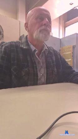 Rozzrunner cam4 live cam performer profile