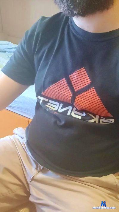 unknown327 cam4 gay performer from Republic of Italy armpits cum blowjob threesome ass feet masturbation 