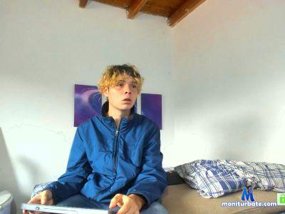 patrick_leo cam4 bisexual performer from United States of America smoke teen cumshow 
