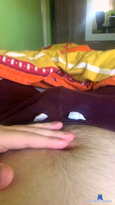 hungarian_cub cam4 gay performer from Hungary  