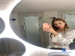 KikiHenderson cam4 live cam performer profile
