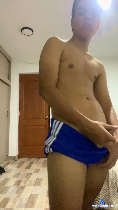 trix05 cam4 bicurious performer from Republic of Colombia feet 