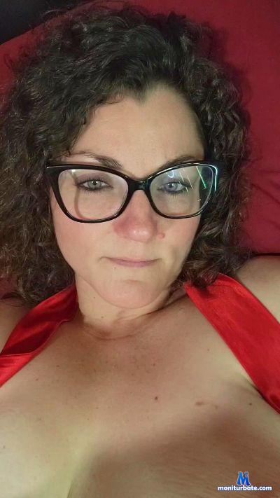 MichelleMezz cam4 bisexual performer from United States of America  