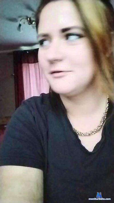Foxy301 cam4 bisexual performer from United Kingdom of Great Britain & Northern Ireland  