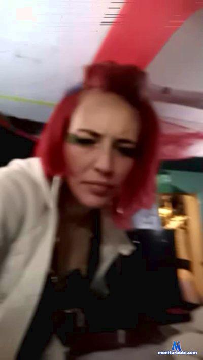 SexyXy22 cam4 bisexual performer from United States of America  