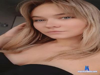 PeggyElizabeth cam4 bisexual performer from French Republic spanking schoolgirl C2C striptease cute ass feet 
