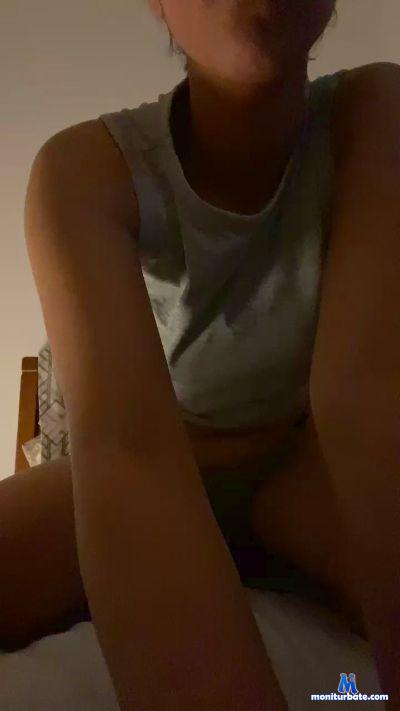 Mar_esser cam4 straight performer from Republic of Italy feet smoke 