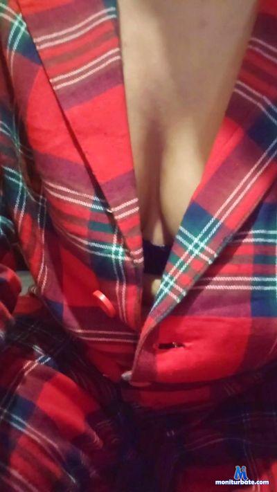 Neewlook cam4 bisexual performer from French Republic threesome feet 