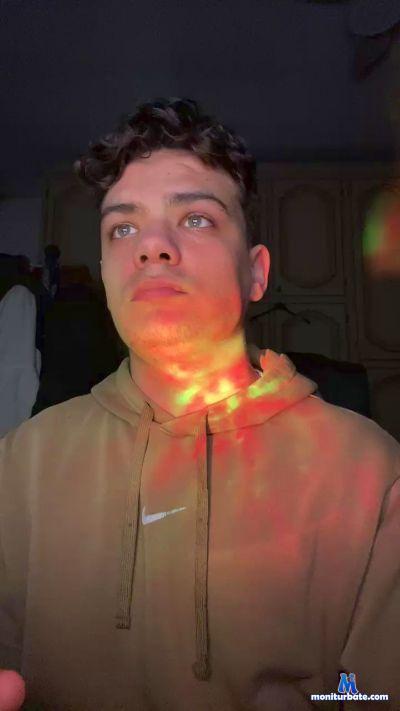 Schiavo04 cam4 gay performer from Republic of Italy  