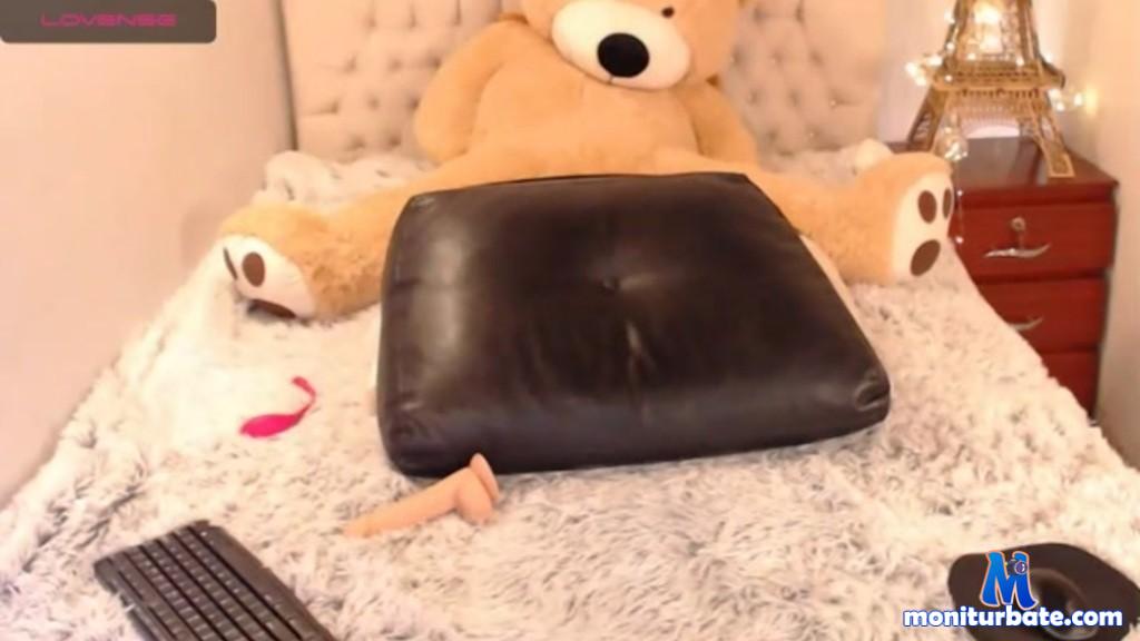 valeryfadul Camsoda performer latina big-tits curvy feet fetish toys shaved-pussy lovense teen nature