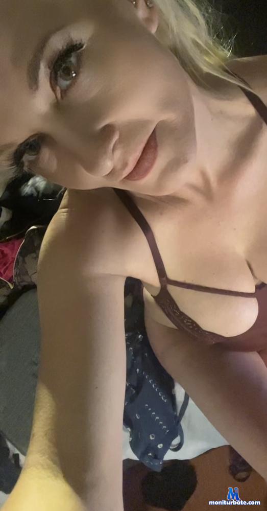 mollyfourtunexoxo camsoda livecam performer profile