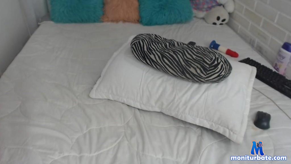 roxyhotcool camsoda livecam performer profile