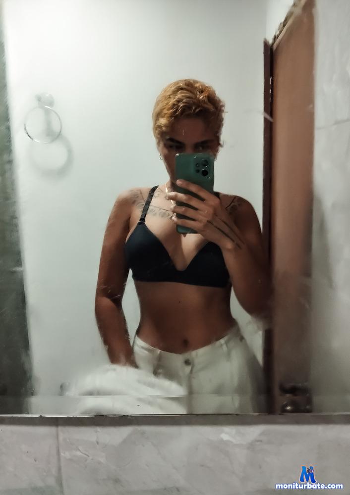 nia-bloom Camsoda performer 