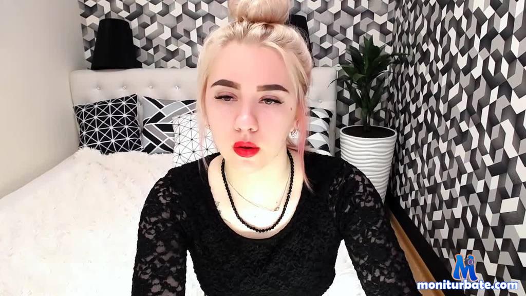 laurajill Camsoda performer feet fetish ass blonde small-tits teen facial college public