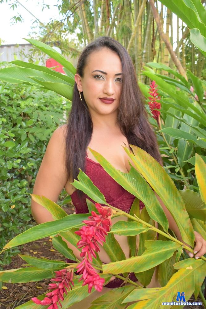 messy-moommy4u Camsoda performer 