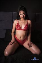 laura-castroo Camsoda livecam show performer room profile
