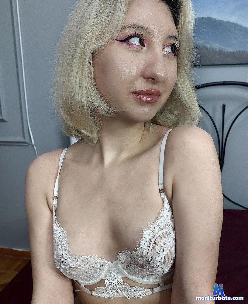 leya23 camsoda livecam performer profile